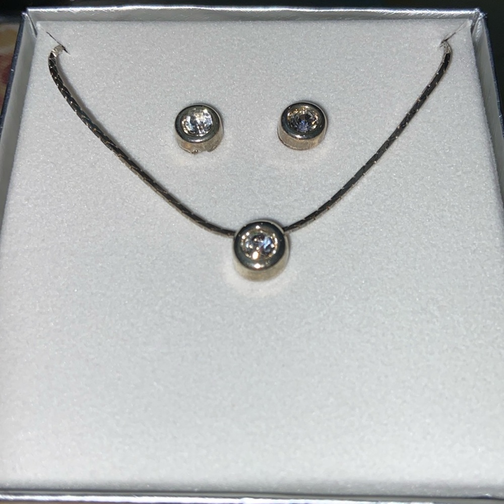 Women’s necklace and earrings